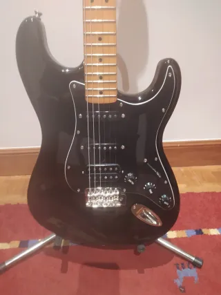 Squier Stratocaster Classic Vibe 70s HSS BLK