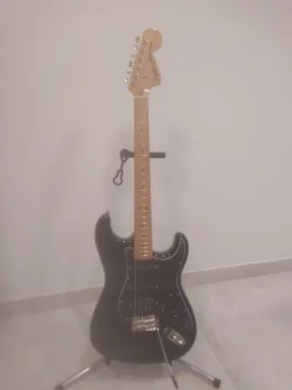 Squier Stratocaster Classic Vibe 70s HSS BLK