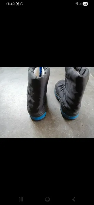 Scarponcini da neve neri e blu