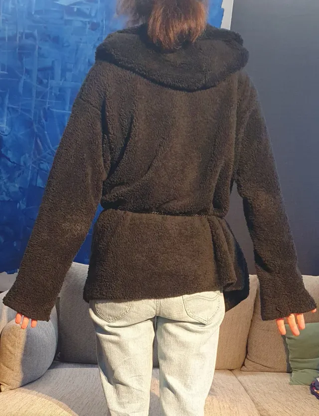 Chaqueta de rizo negra extra suave y cálida.