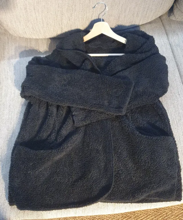 Chaqueta de rizo negra extra suave y cálida.