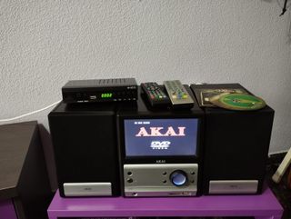 Mini cadena AKAI - tv, cd, dvd, radio, SD y USB