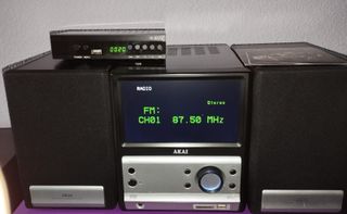 Mini cadena AKAI - tv, cd, dvd, radio, SD y USB