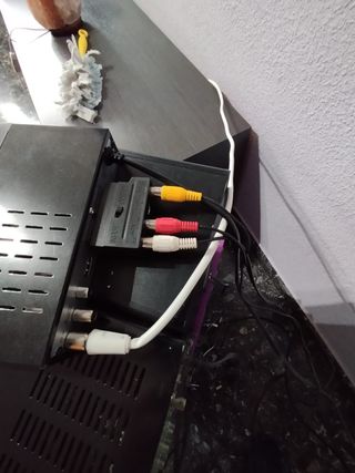 Mini cadena AKAI - tv, cd, dvd, radio, SD y USB