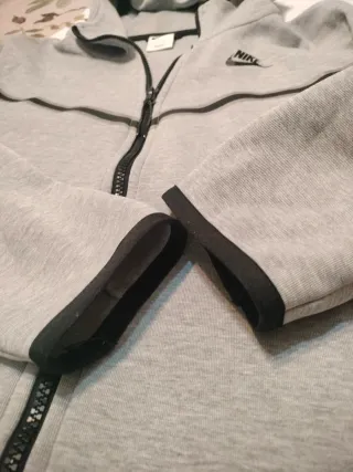 Sudadera Nike Tech Gris