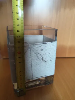 Jarrón de cristal con piedras