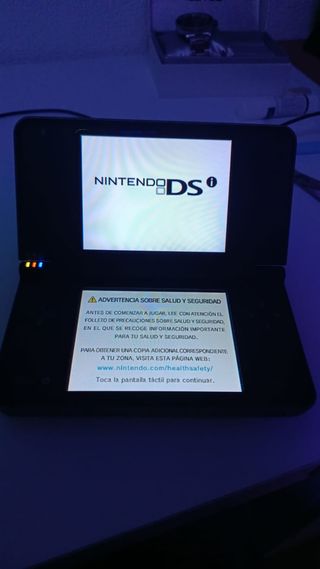 Nintendo DS XL Negra + Cargador +targeta de juegos