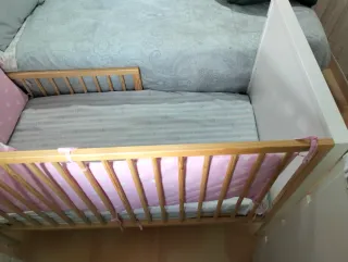 Cuna de madera,convertible en cama