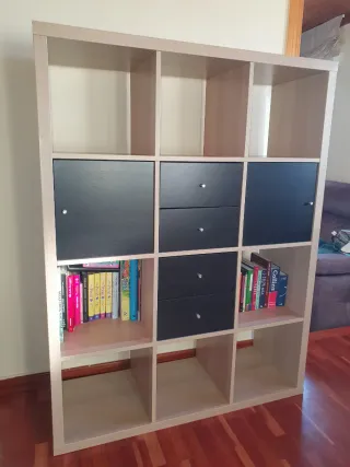 Estantería modular con puertas y cajones
