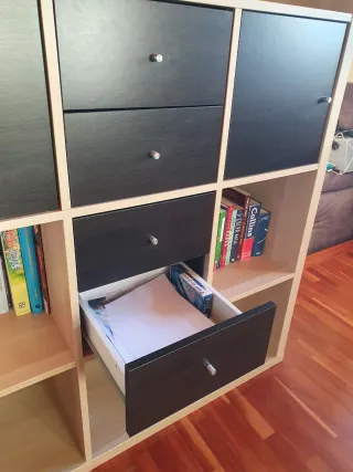 Estantería modular con puertas y cajones