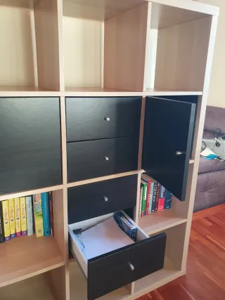 Estantería modular con puertas y cajones