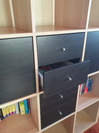 Estantería modular con puertas y cajones