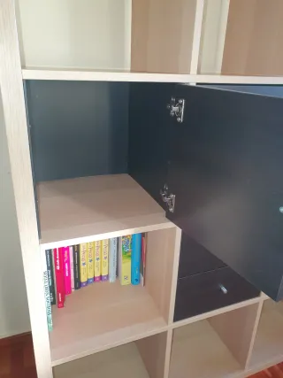 Estantería modular con puertas y cajones