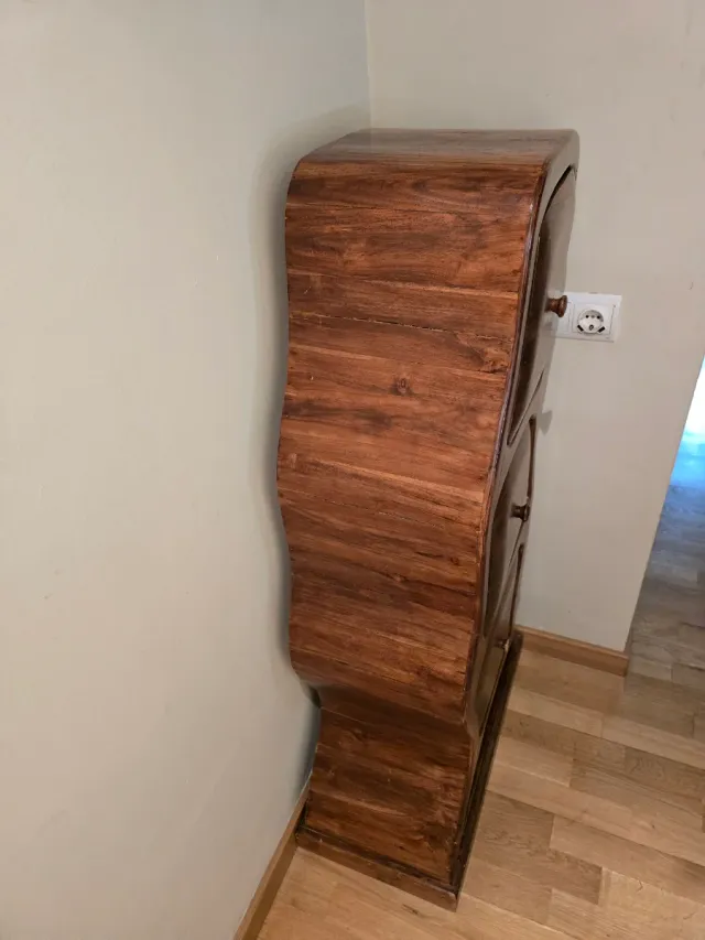 Cómoda cajonera vintage de madera de calidad