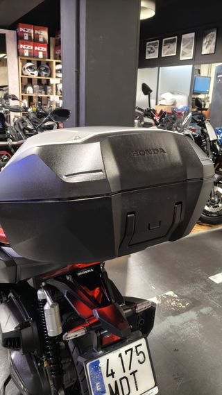HONDA ADV 350 del 2023 con sólo 21.724 km