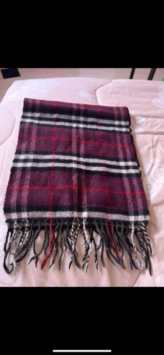 Sciarpa a quadri viola e rossa