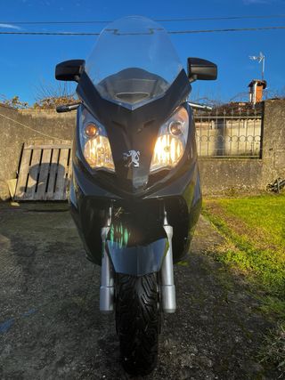 MaxiScooter Peugeot Satelis 500 con baúl