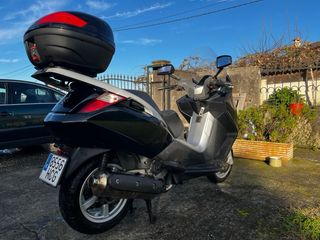 MaxiScooter Peugeot Satelis 500 con baúl