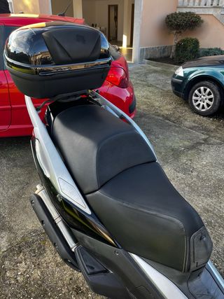 MaxiScooter Peugeot Satelis 500 con baúl