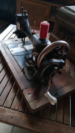 Máquina de coser antigua
