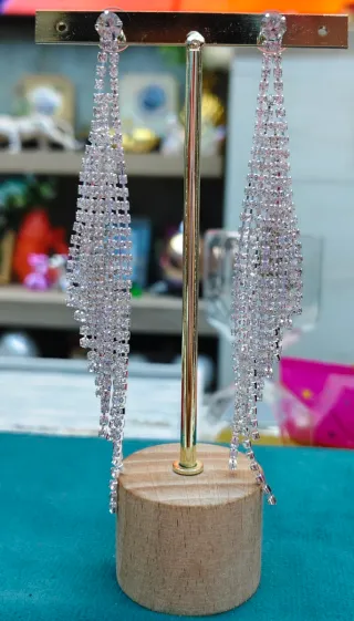 Pendientes largos fiesta pedrería dorados