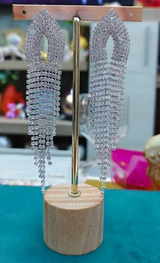 Pendientes largos fiesta pedrería dorados