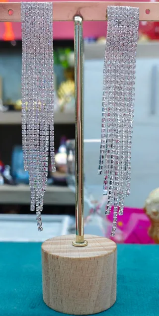 Pendientes largos fiesta pedrería dorados