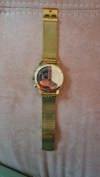 Reloj Tommy Hilfiger Dorado y Blanco y Lotus