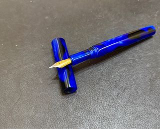 Stilografica blu e nera