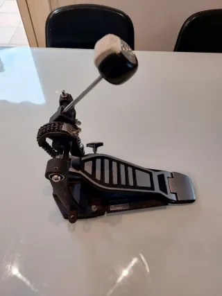 Pedal y soporte para cencerro