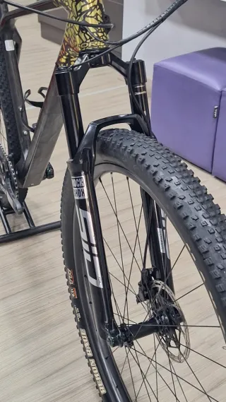 ORBEA ALMA RUEDAS CARBONO Y GRUPO XT DI A ESTRENAR