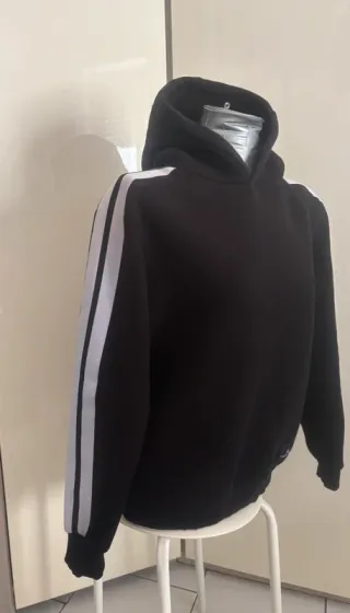 Calda felpa con cappuccio nera