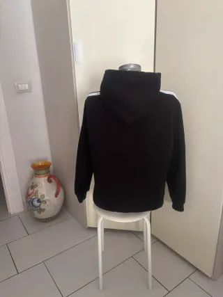 Calda felpa con cappuccio nera