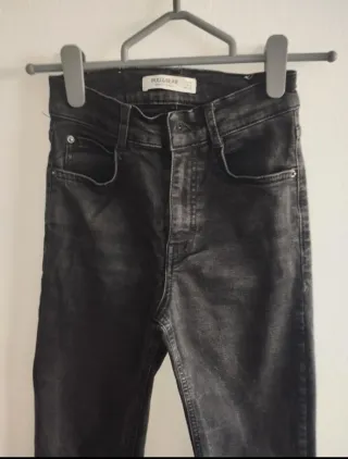 Pantalón campana Pull&Bear negro XS/34