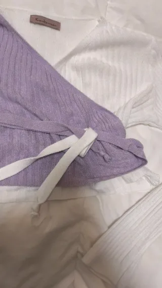 Top cruzado lila y blanco talla única