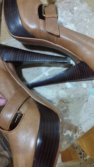 Zapatos de tacón Zara piel marrón