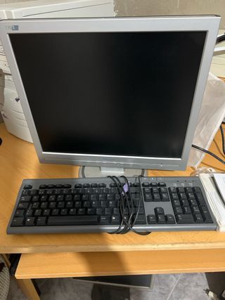 Philips 170S Monitor y Teclado