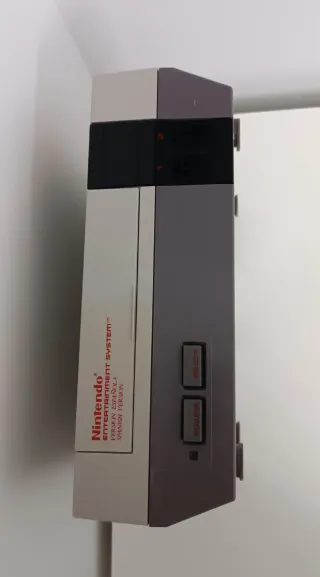Consola Nintendo NES con juego y accesorios