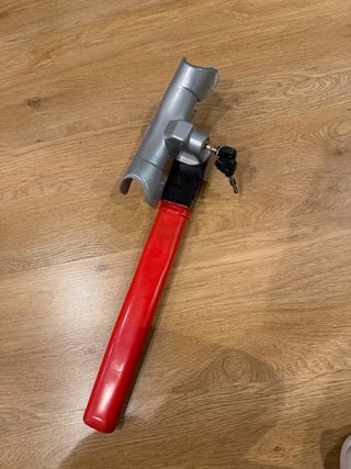 Volante antirrobo con llaves