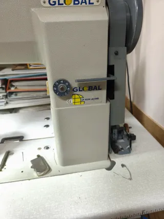 Máquina de coser triple arrastre