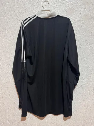 Sudadera Adidas negra con cremallera
