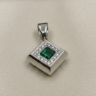 Colgante Tynel Oro 18k Esmeralda y Brillantes