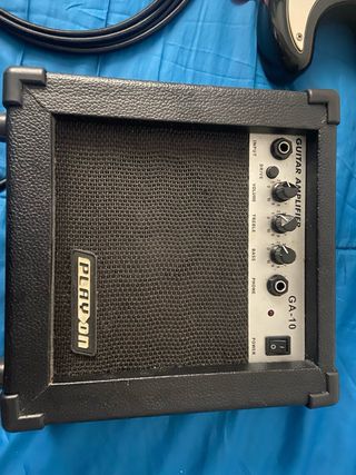 Guitarra Eléctrica Negra Stagg + Accesorios