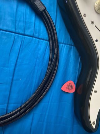 Guitarra Eléctrica Negra Stagg + Accesorios