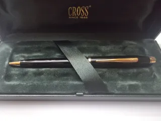 Bolígrafo CROSS Century II Laca negra y Oro 23K