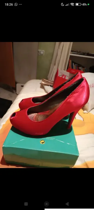 Zapatos de salón rojos