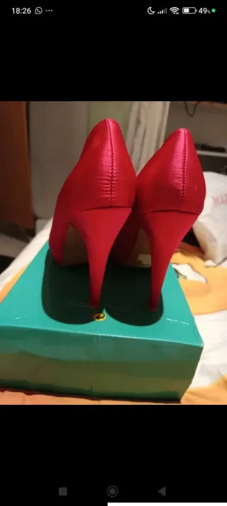 Zapatos de salón rojos