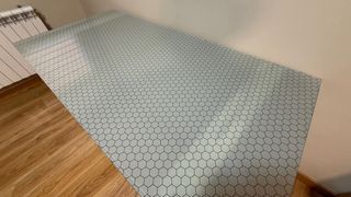 Mesa cristal con caballetes madera - 1.48x73