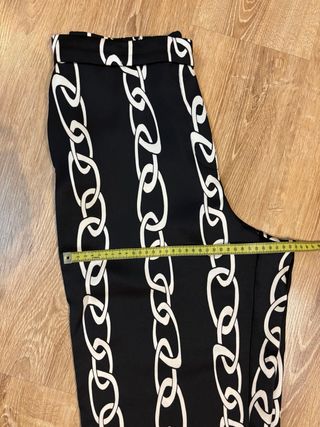 Pantalón Mango Negro Estampado Cadenas