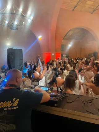 DJ para todo tipo de celebraciones